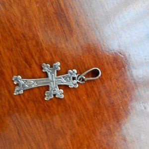 VINTAGE STERLING SILVER CROSS PENDANT